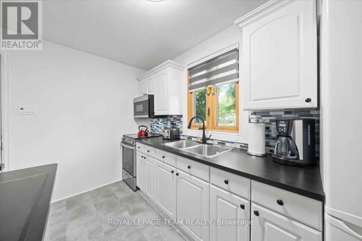 1 Bed, 1 Bath House for Sale in Ottawa – 331 BEECHGROVE AVENUE, Ottawa – MLS# X13519178 - Image 6