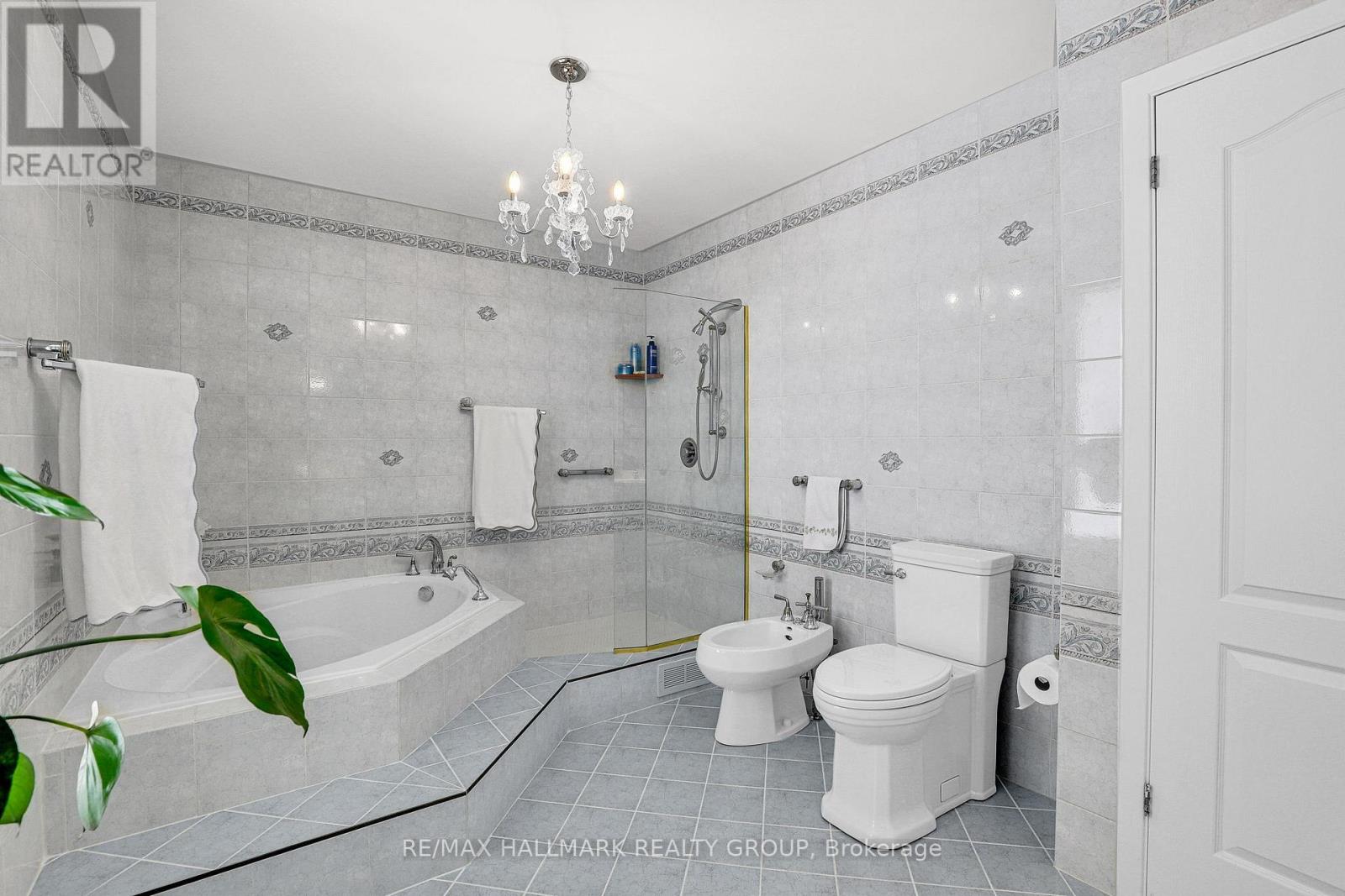 5 Bed, 3 Bath House for Sale in Ottawa – 1712 PLAYFAIR DRIVE, Ottawa – MLS# X13519362 - Image 32