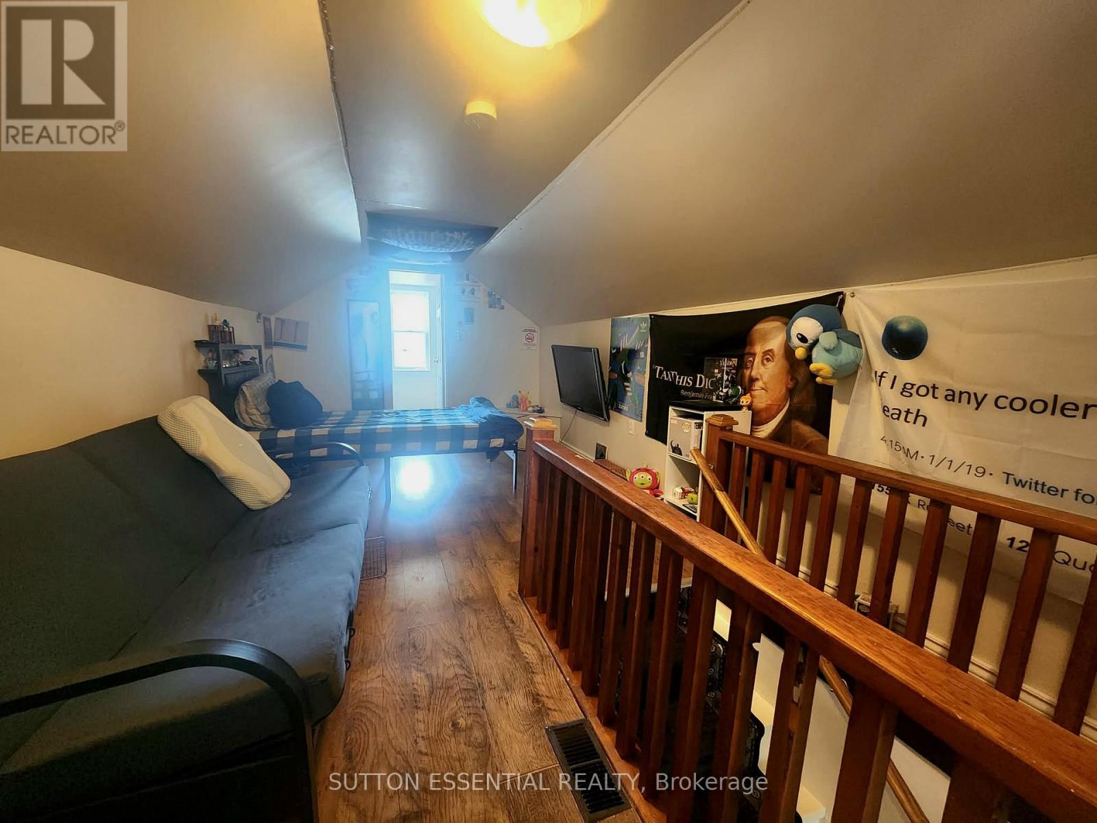 10 OAK STREET - 23