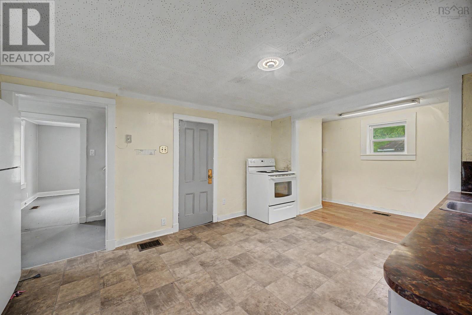 18 Clementsport Road - 14