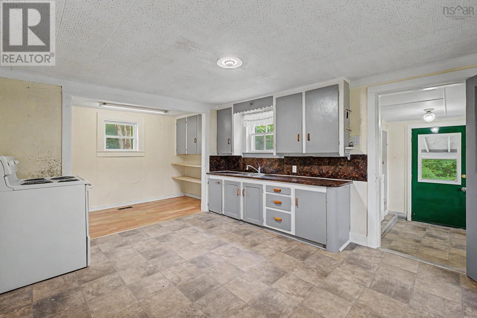 18 Clementsport Road - 16