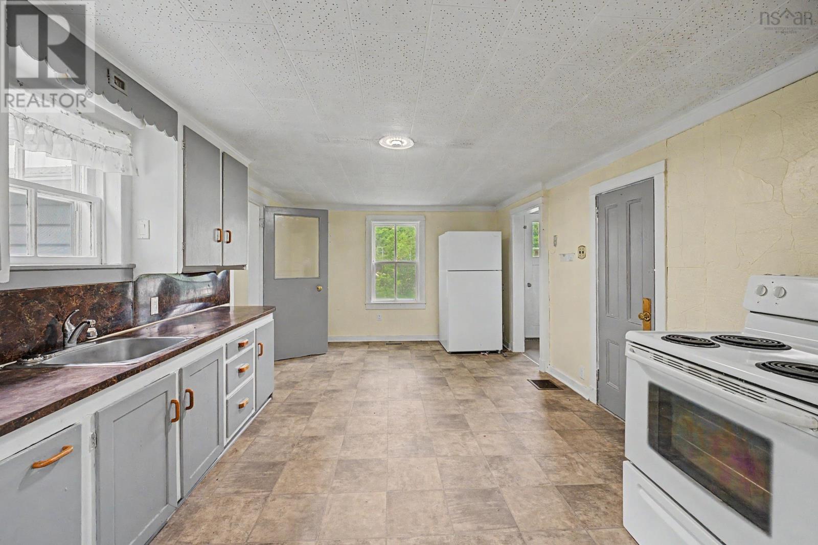 18 Clementsport Road - 15