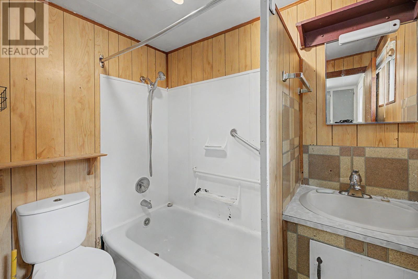 18 Clementsport Road - 17