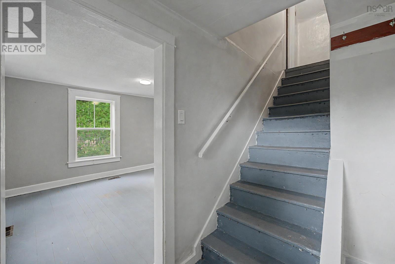 18 Clementsport Road - 19