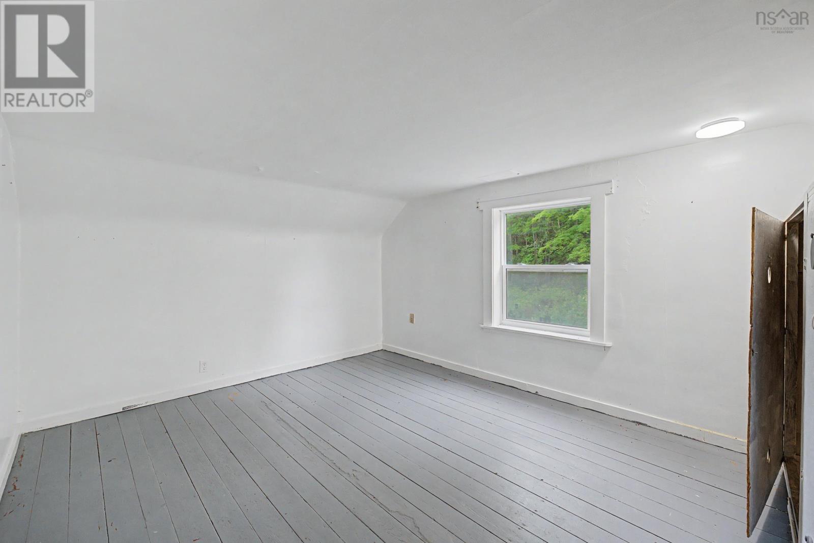 18 Clementsport Road - 27