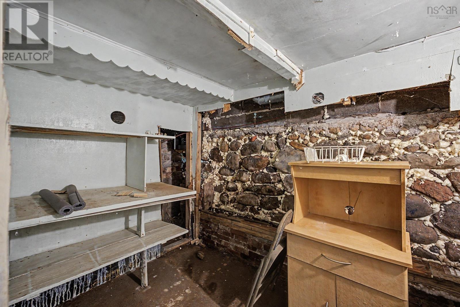 18 Clementsport Road - 31