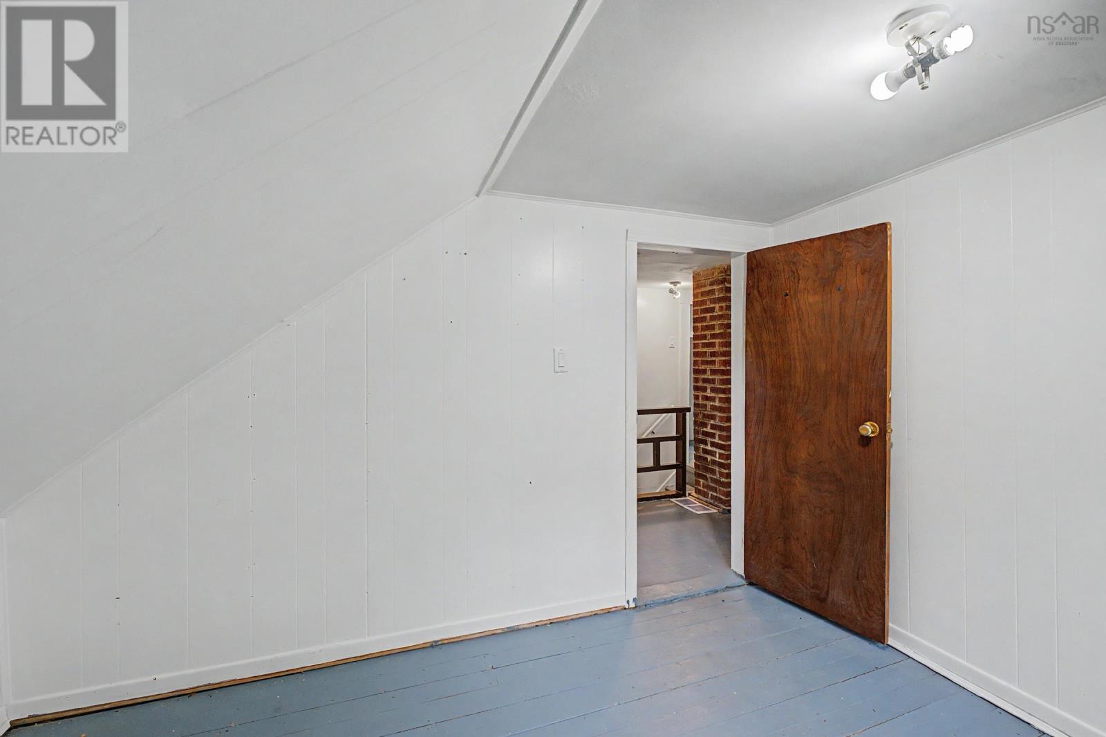 18 Clementsport Road - 24