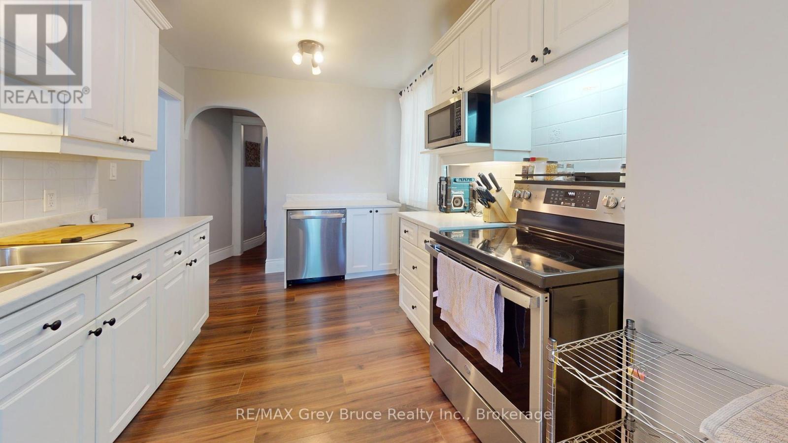 621 11TH STREET W - 20