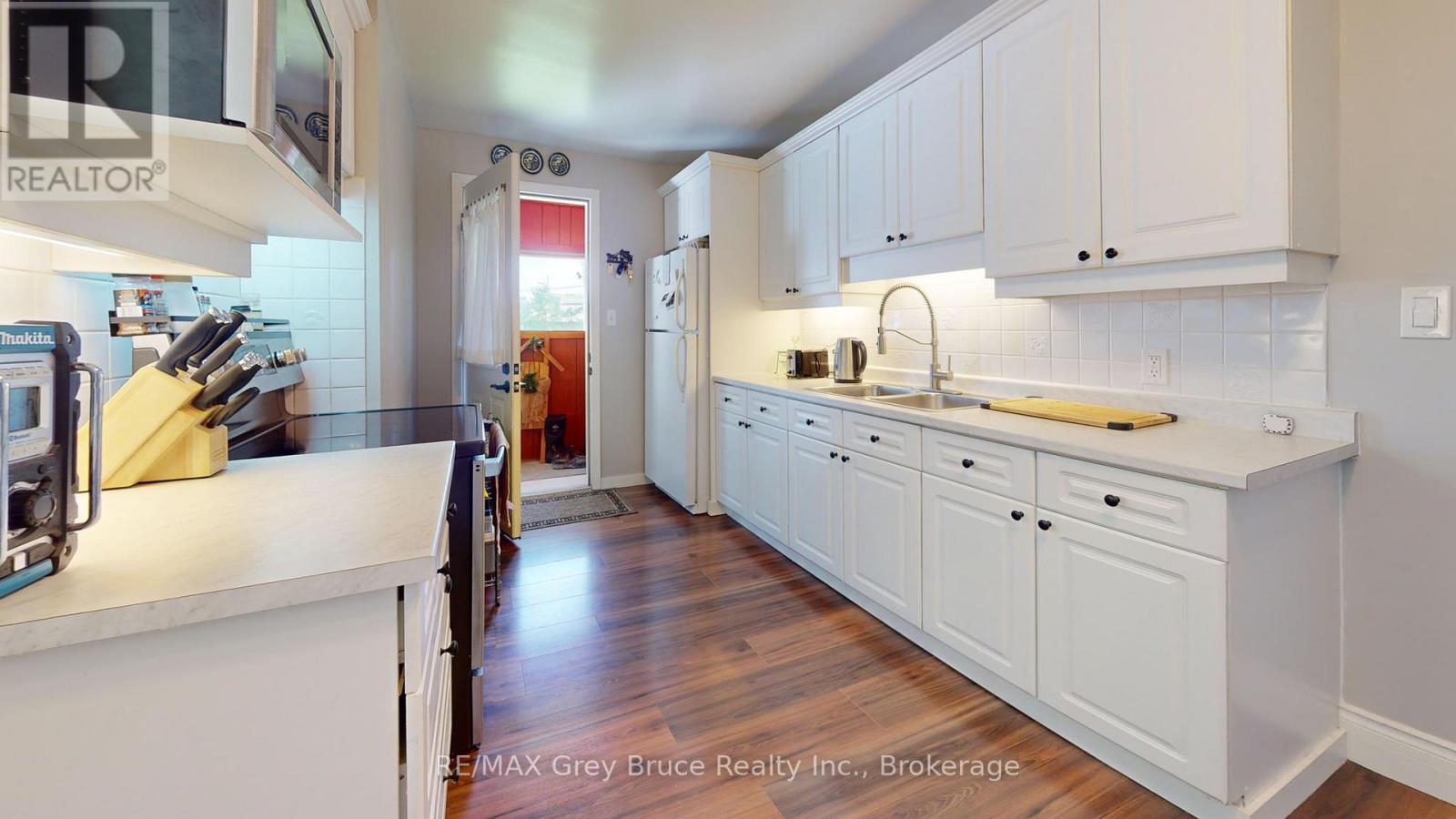 621 11TH STREET W - 21