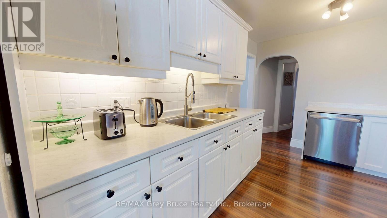 621 11TH STREET W - 24
