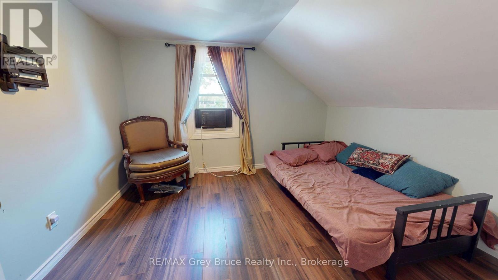 621 11TH STREET W - 32