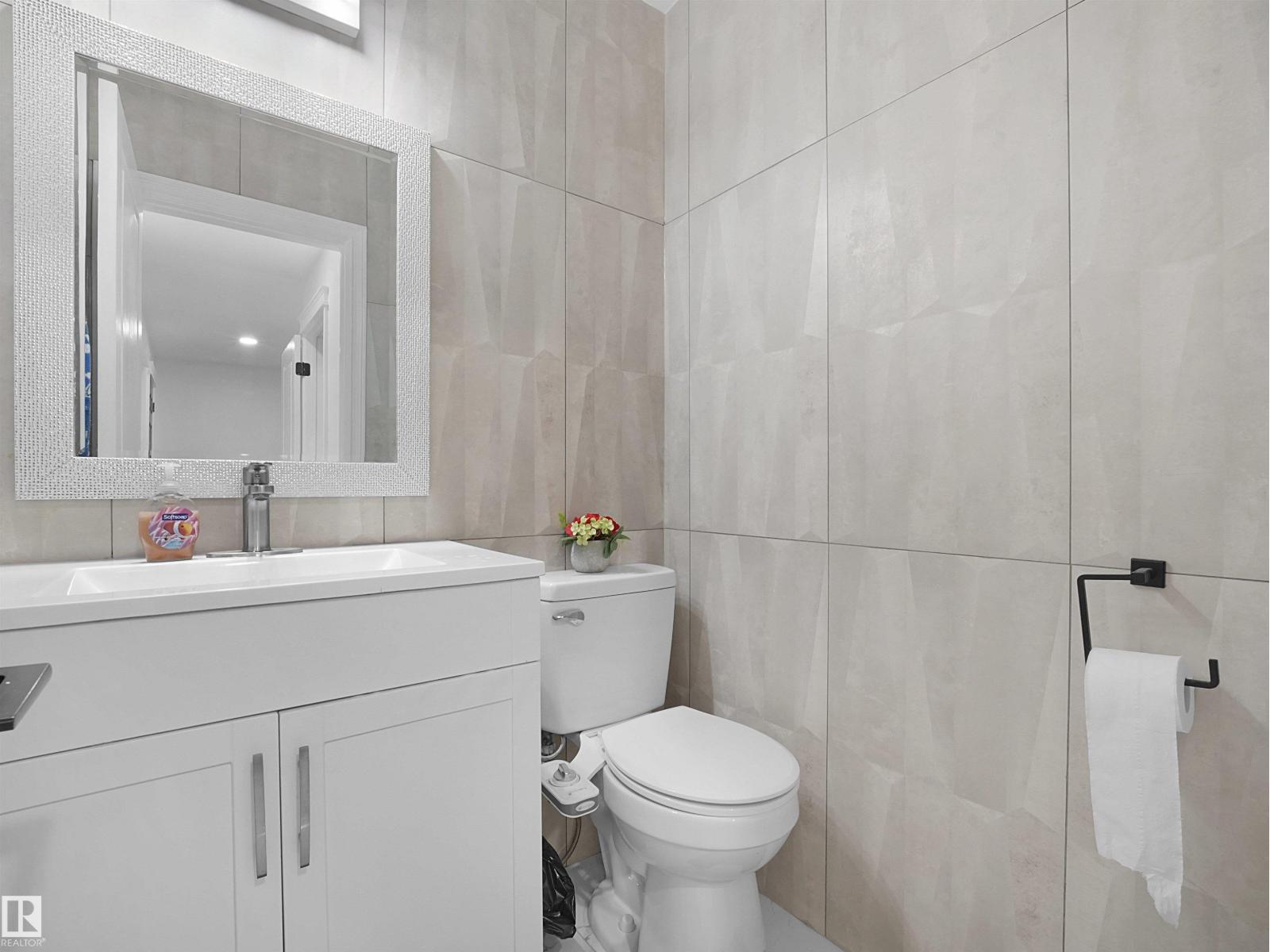2418 32B ST NW - 17