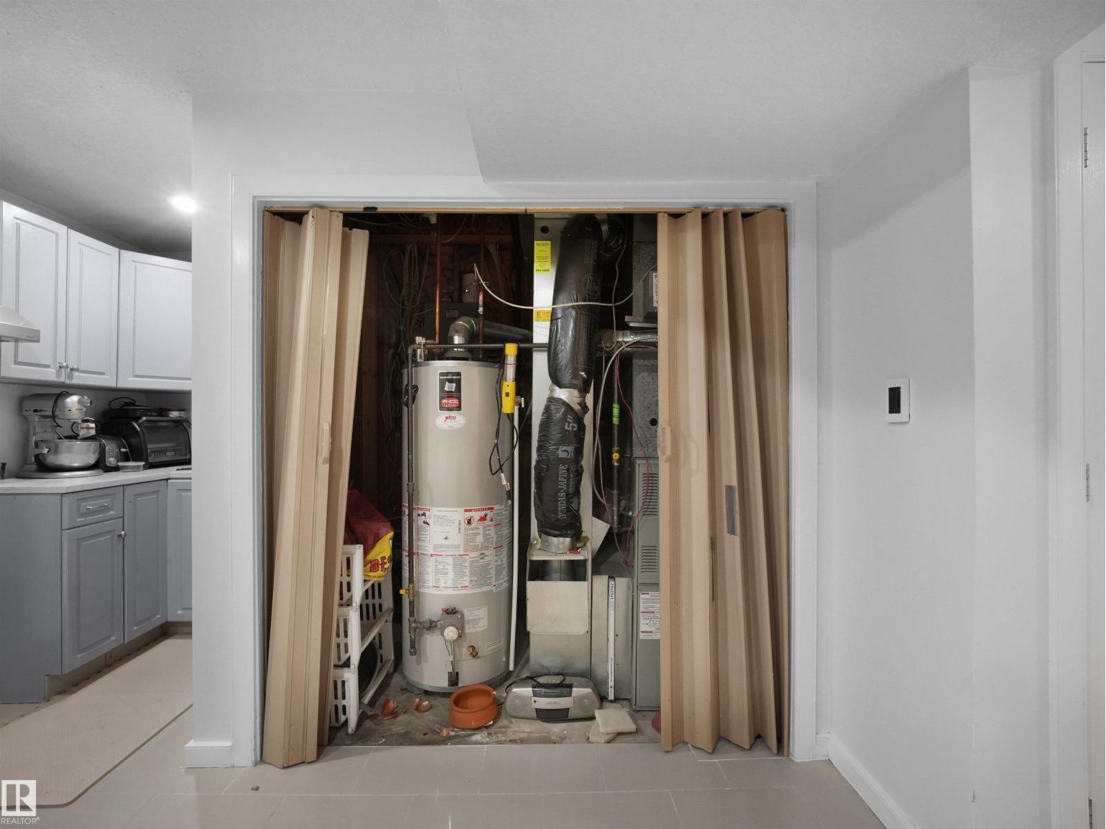 2418 32B ST NW - 46