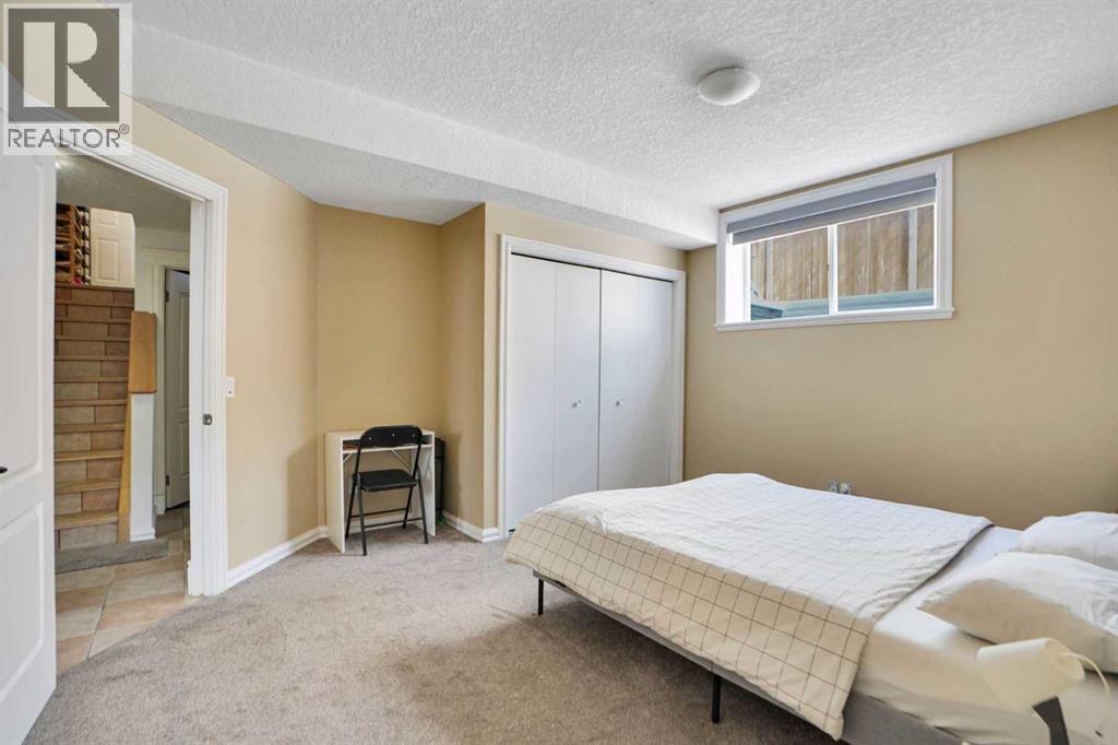 6 Strathridge Way SW - 43