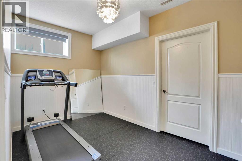 6 Strathridge Way SW - 45