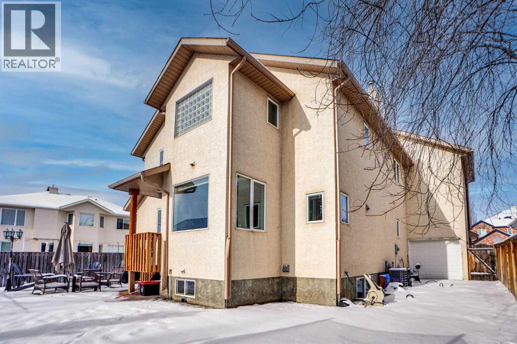 6 Strathridge Way SW - 6