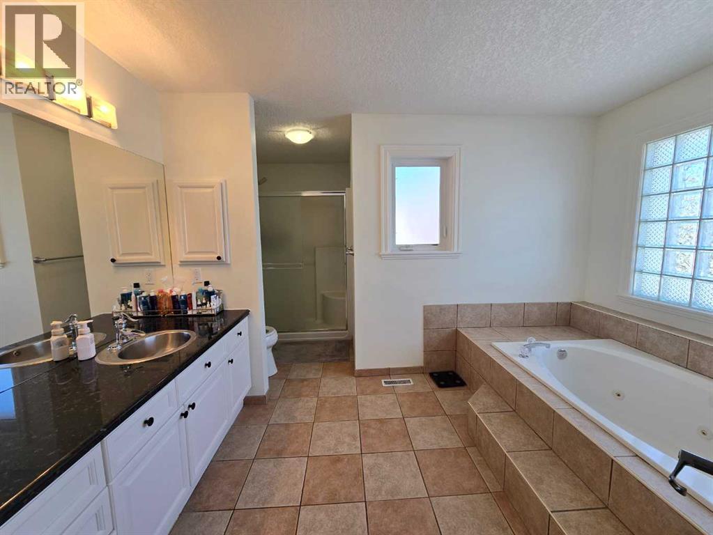 6 Strathridge Way SW - 33