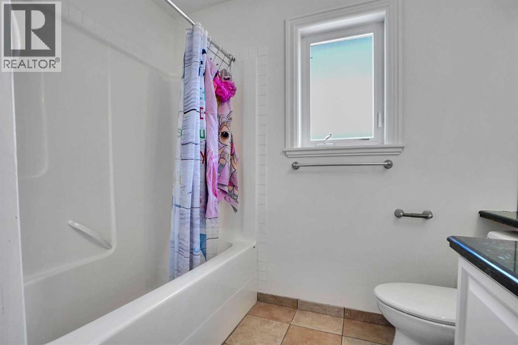 6 Strathridge Way SW - 37