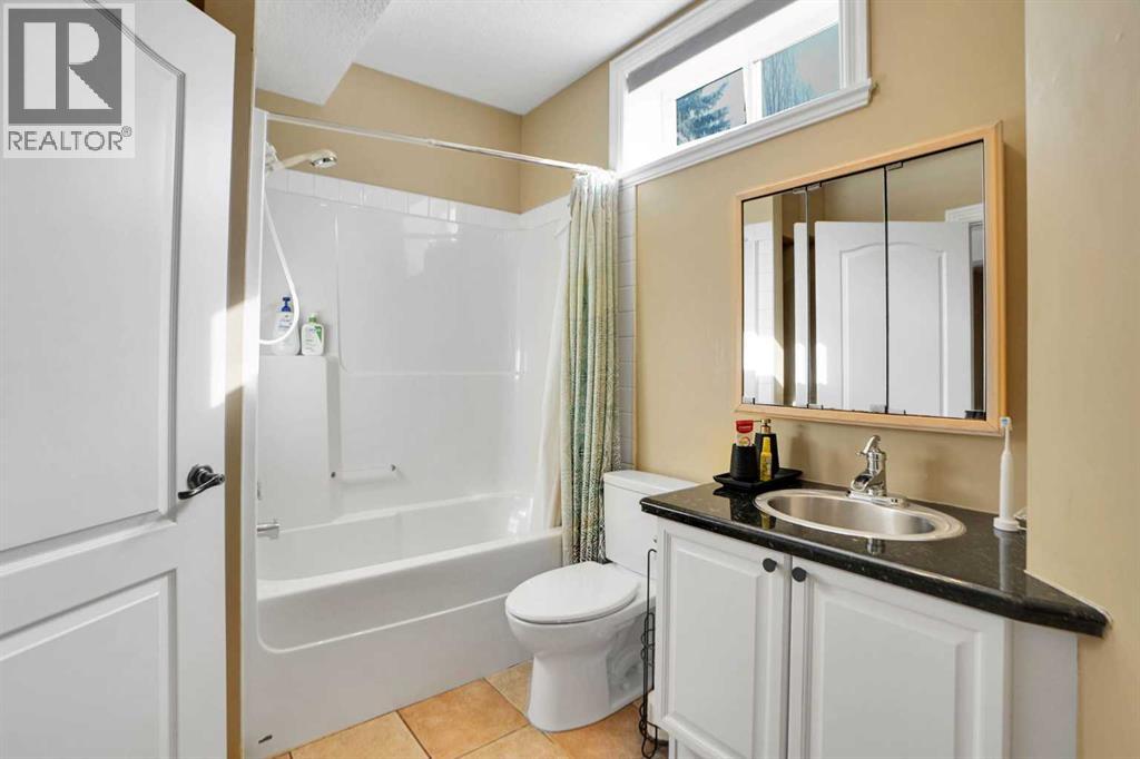 6 Strathridge Way SW - 42