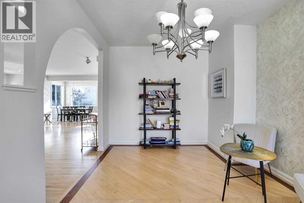 6 Strathridge Way SW - 10