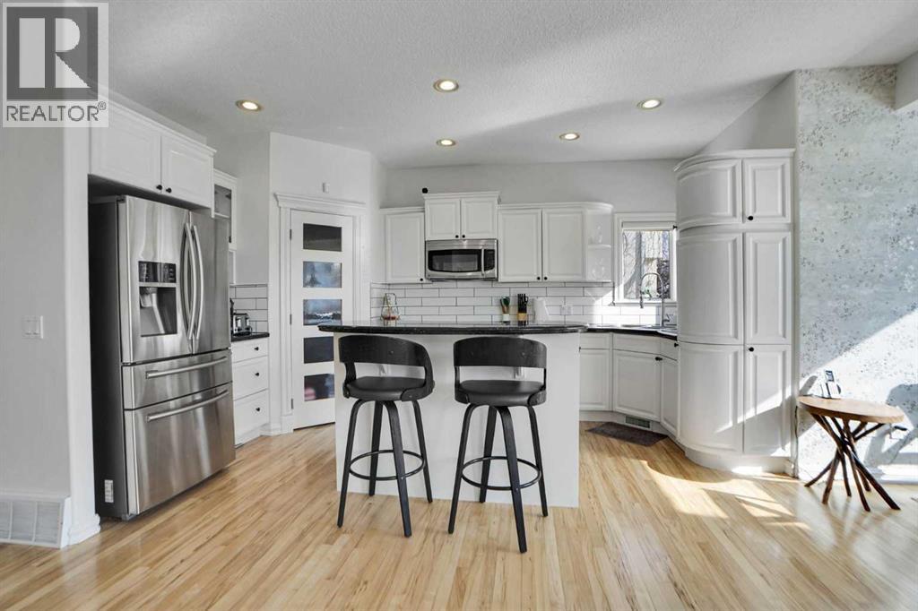 6 Strathridge Way SW - 16