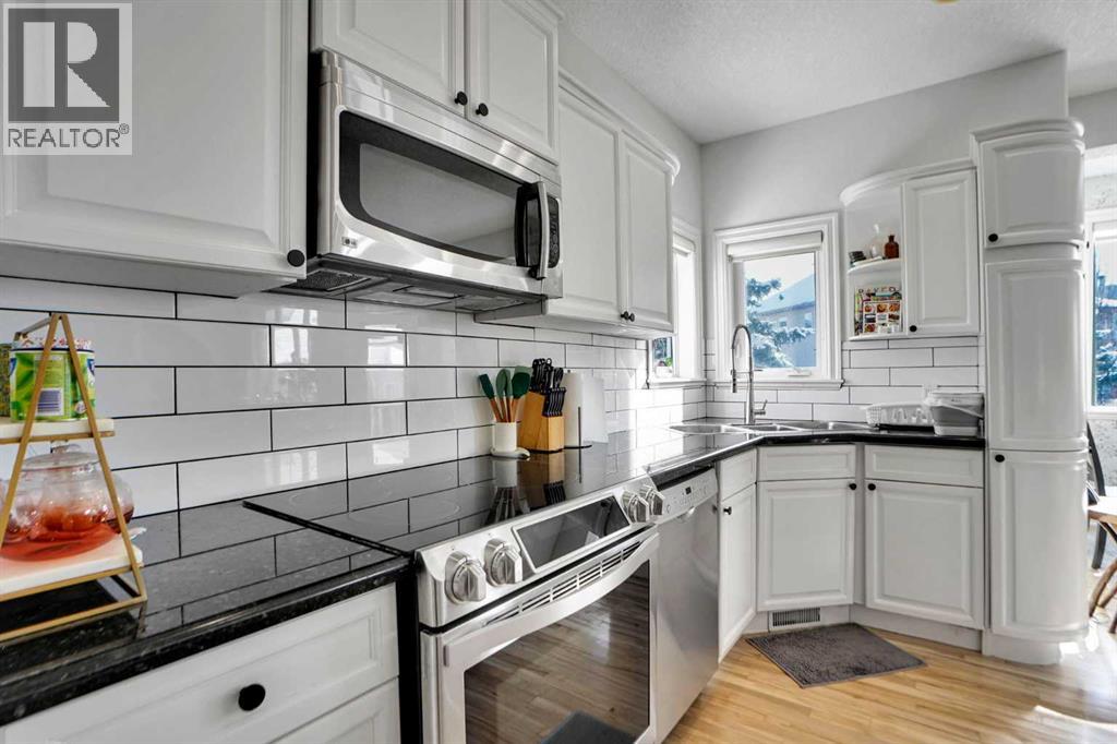 6 Strathridge Way SW - 21