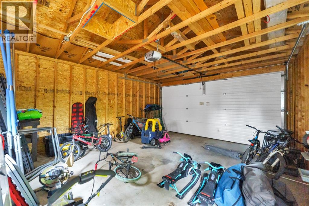 18 Rideau Crescent SE — photo 49