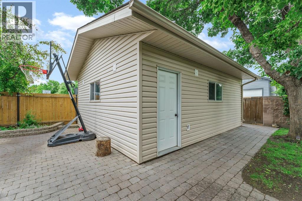 18 Rideau Crescent SE — photo 48