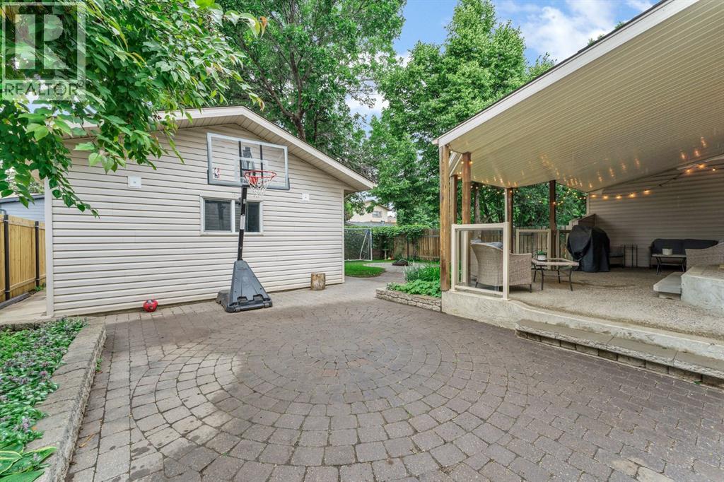 18 Rideau Crescent SE — photo 43