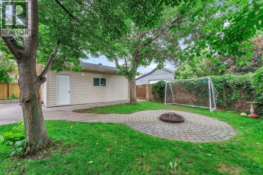 18 Rideau Crescent SE — photo 47