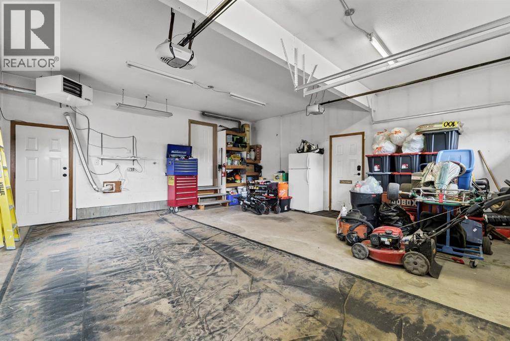18 Rideau Crescent SE — photo 40