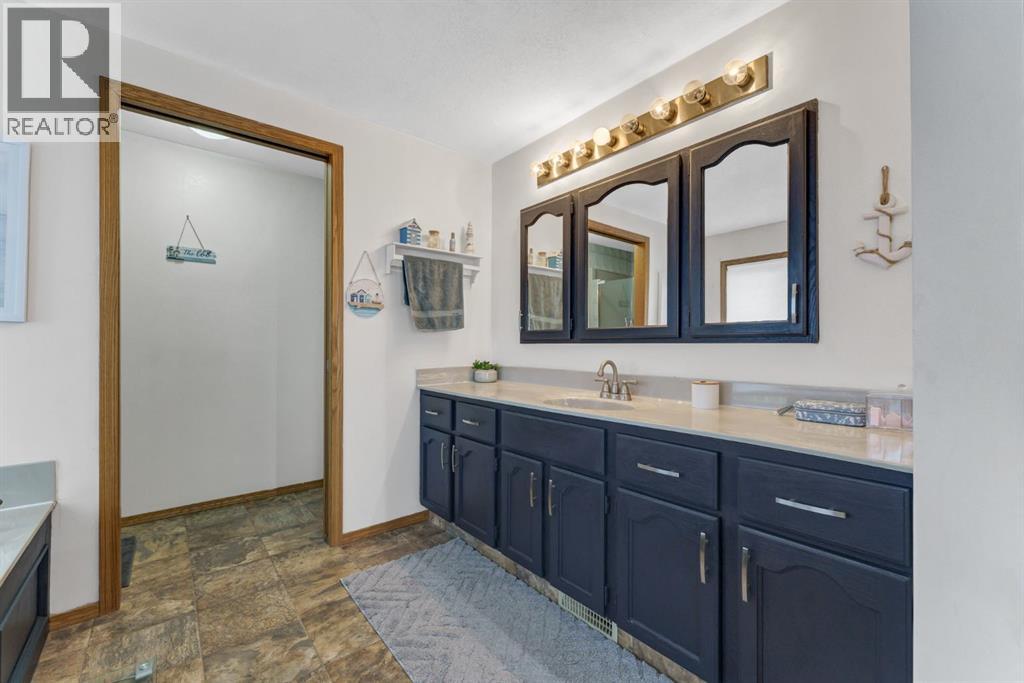 18 Rideau Crescent SE — photo 31