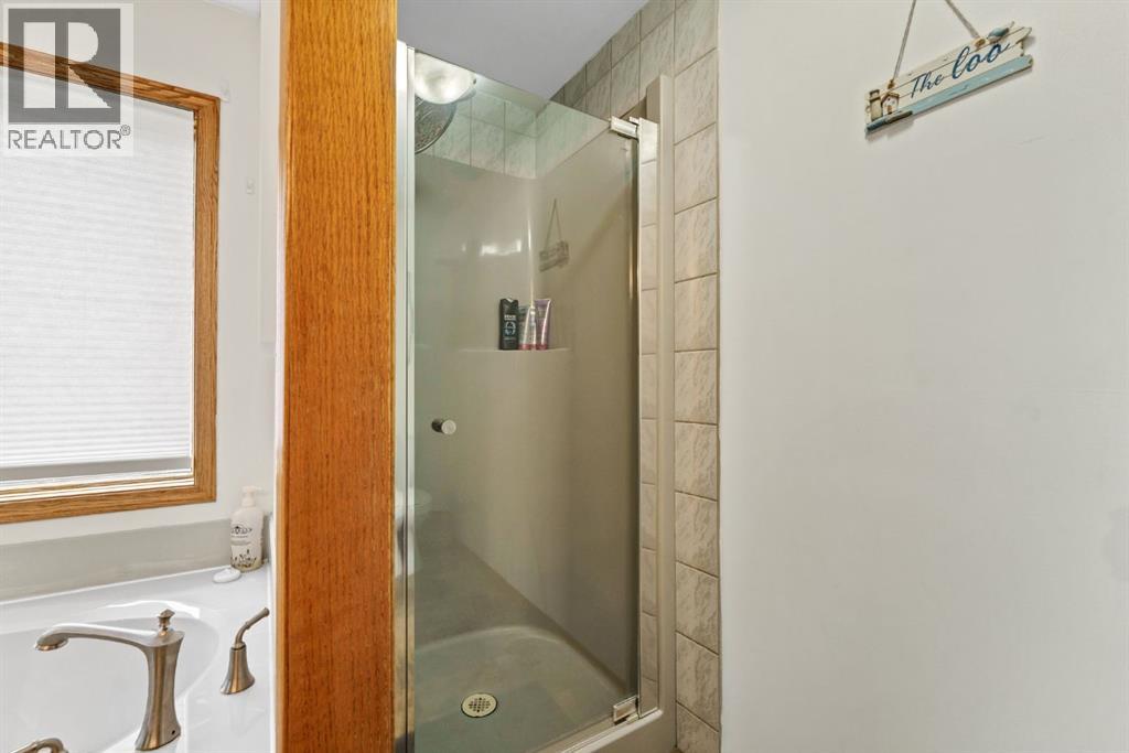 18 Rideau Crescent SE — photo 33