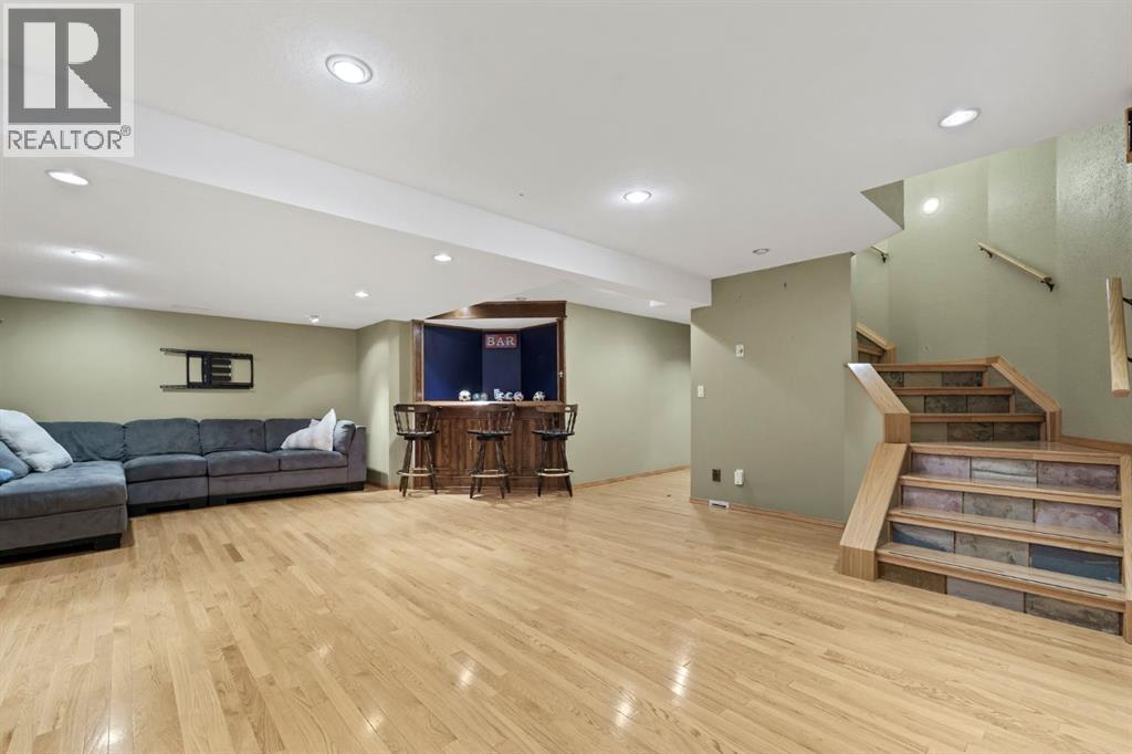 18 Rideau Crescent SE — photo 34