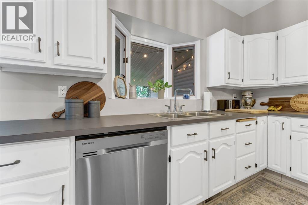 18 Rideau Crescent SE — photo 17