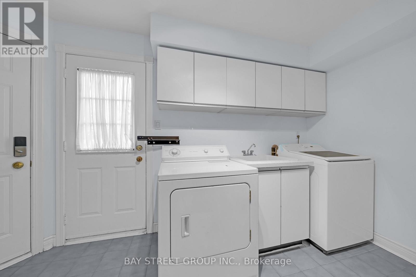 53 STRATHEARN AVENUE - 26