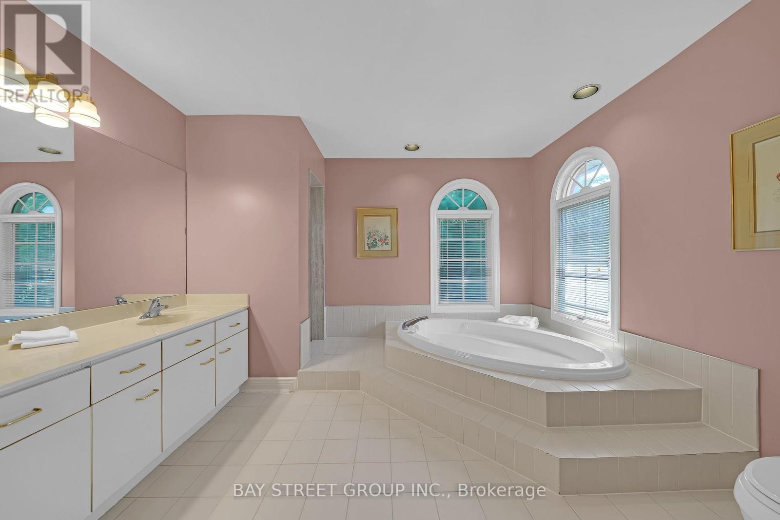 53 STRATHEARN AVENUE - 44