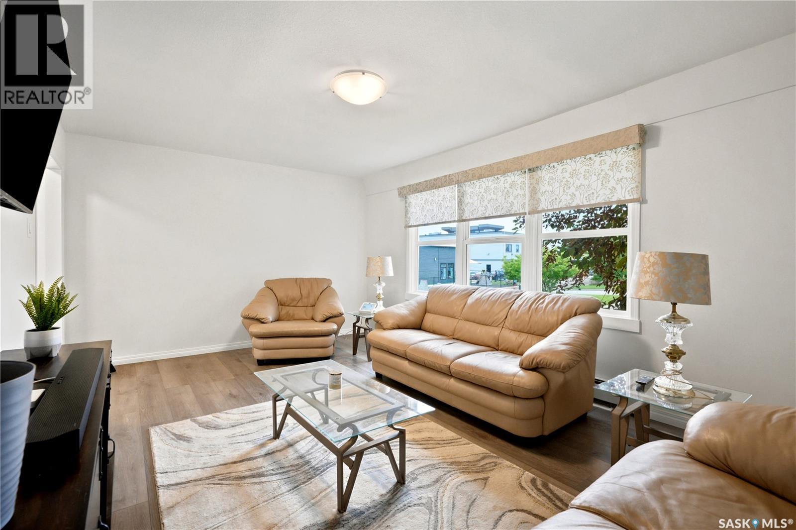 #36 210 Camponi PLACE - 3