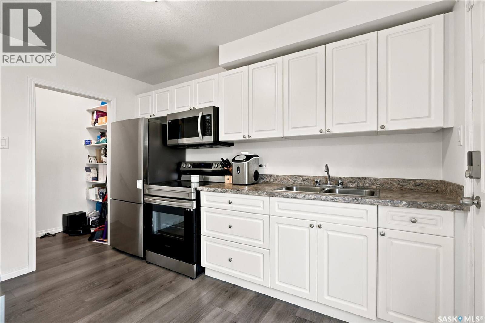 #36 210 Camponi PLACE - 9