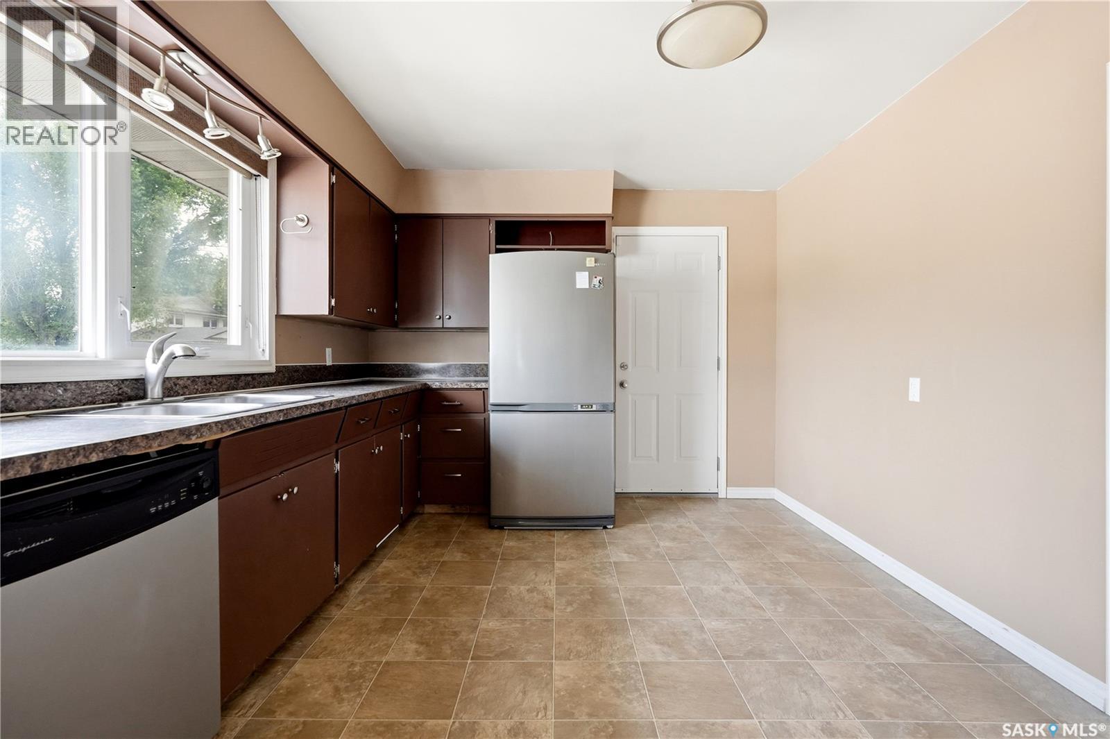 1086 9th AVENUE SW - 5