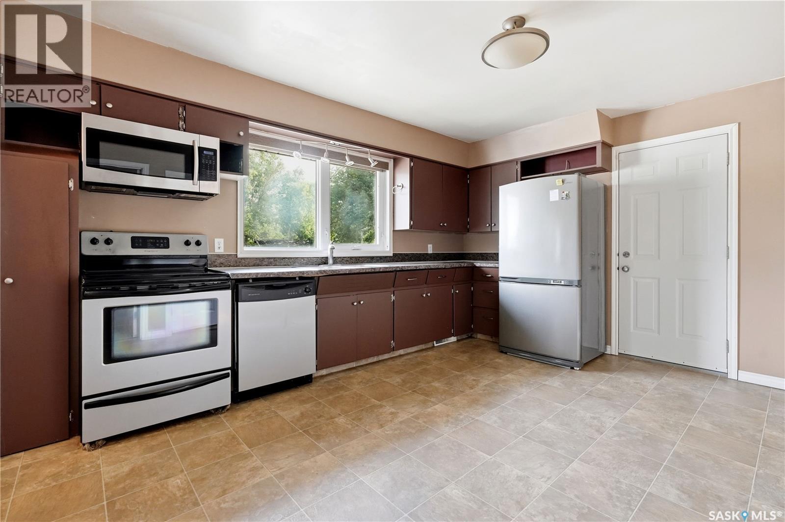 1086 9th AVENUE SW - 6