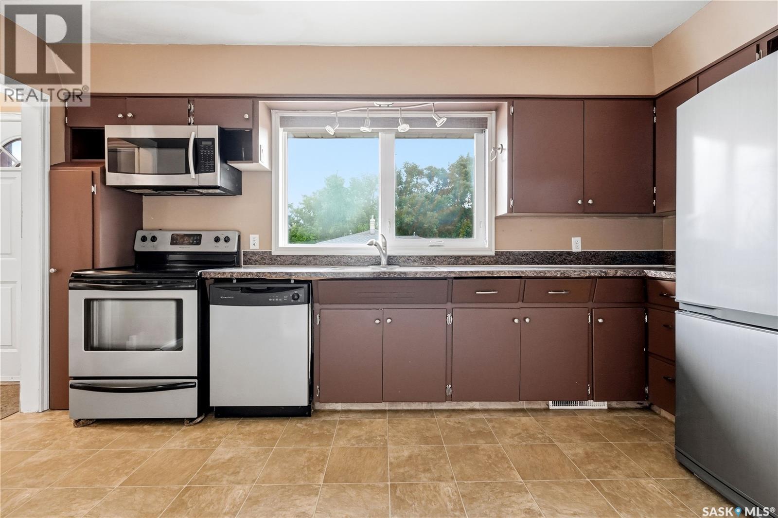 1086 9th AVENUE SW - 7