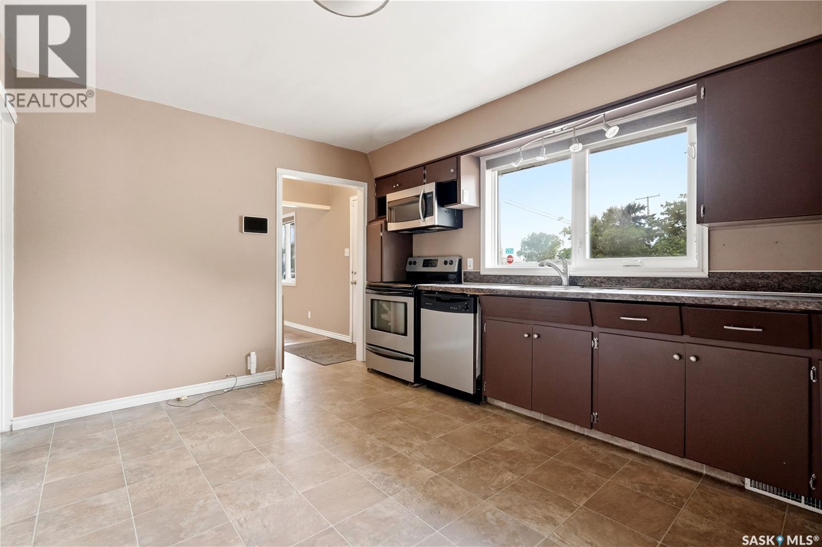 1086 9th AVENUE SW - 8