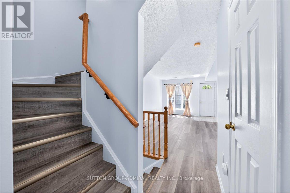 #35 75 STRATHAVEN DRIVE - 18
