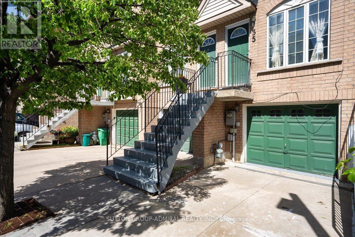 #35 75 STRATHAVEN DRIVE - 2