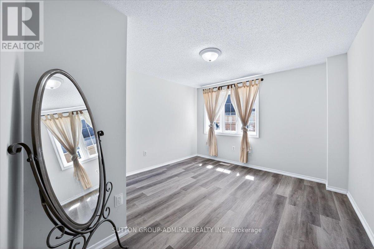 #35 75 STRATHAVEN DRIVE - 22