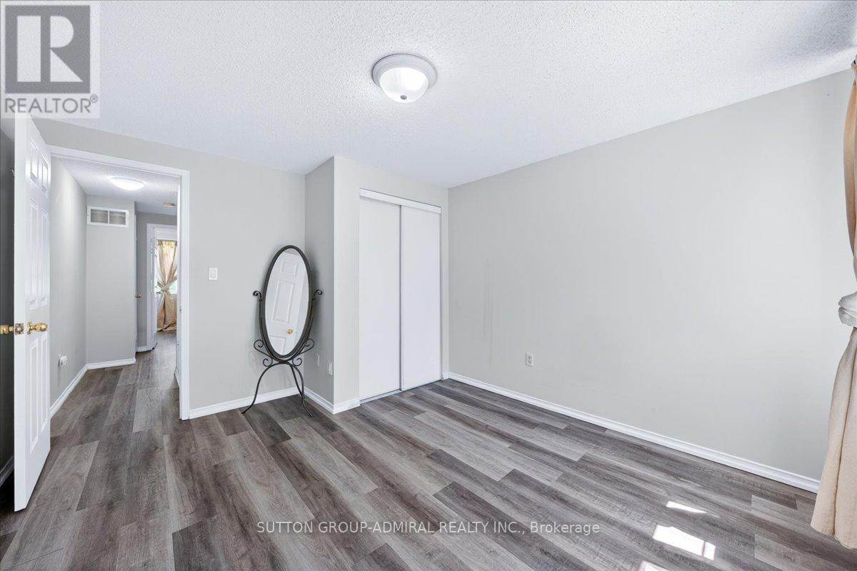 #35 75 STRATHAVEN DRIVE - 23