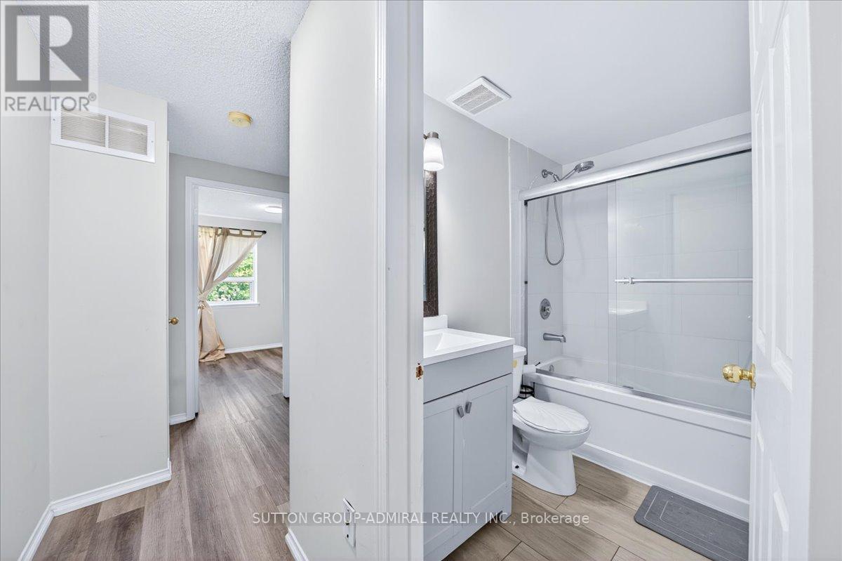 #35 75 STRATHAVEN DRIVE - 25