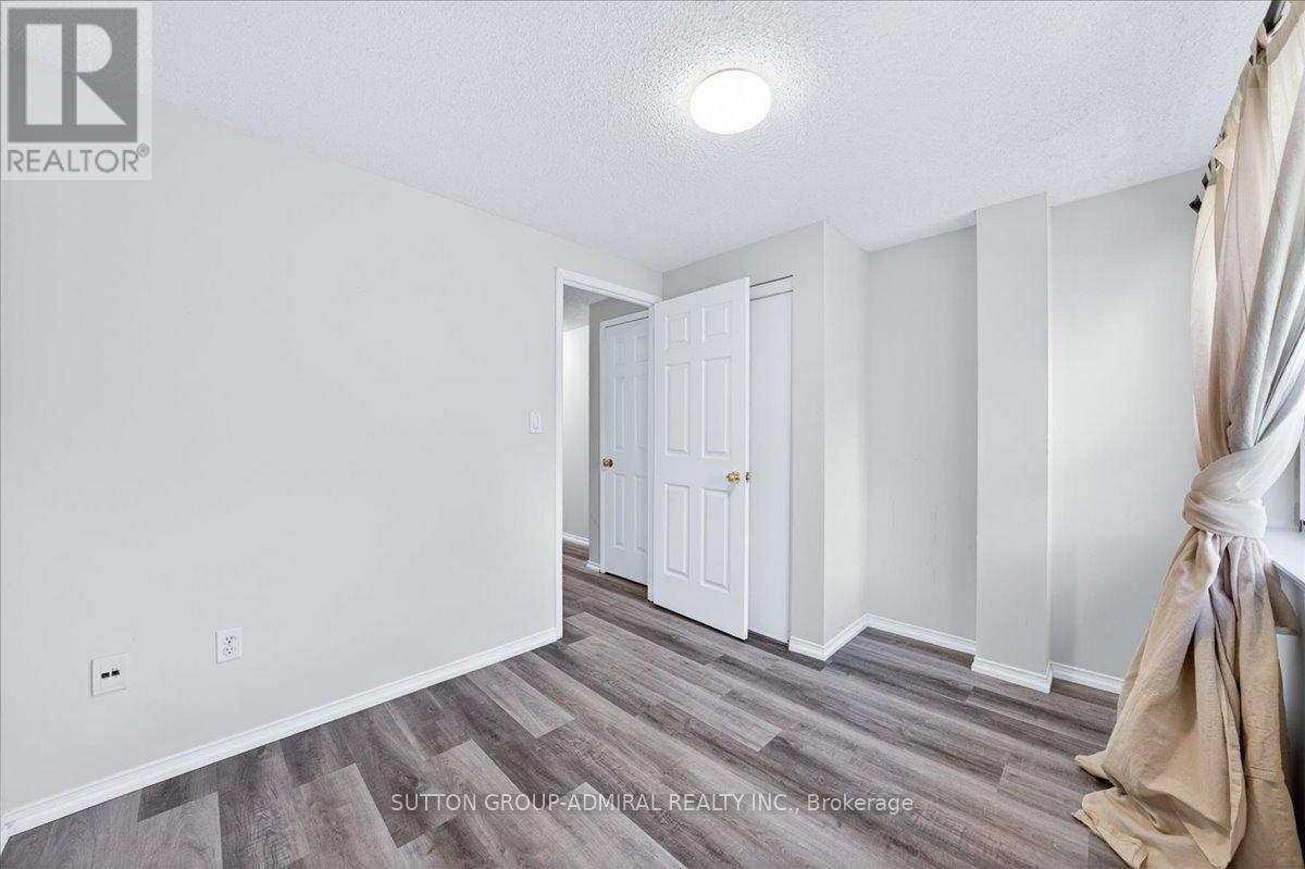 #35 75 STRATHAVEN DRIVE - 28