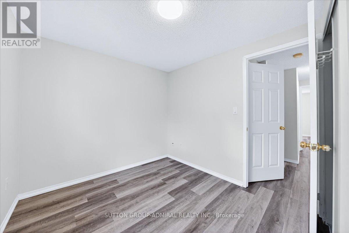 #35 75 STRATHAVEN DRIVE - 29